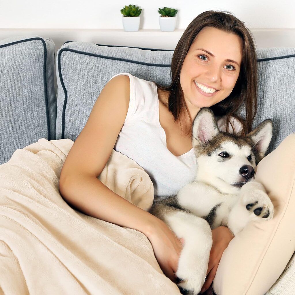 PETMAKER Waterproof Pet Blanket - 50x60-Inch Reversible Sherpa Fleece Throw Protects Couches, Cars, and Beds from Spills, Stains, and Fur (Cream)